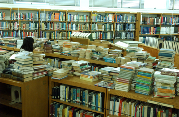 Lack of funding means that hundreds of books lie haphazardly stacked in the library at Palisades Charter High, thanks to a shortage of shelf space.